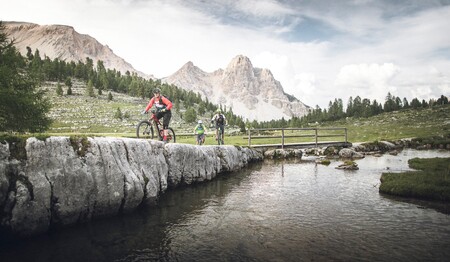 Mit singlereisen.de auf E-Bike Ausflügen im Grödnertal mit herrlichem Bergpanorama unterwegs