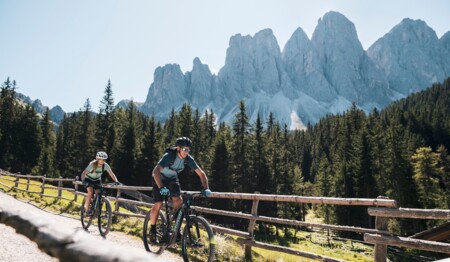 E-Biken im Villnösstal mit Traumkulisse und weiteren Alleinreisenden bei singlereisen.de