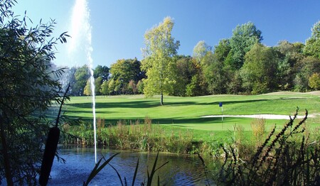 Golf für Singles auf 18-Loch-Meisterschaftsplatz (Par 72) inmitten des Naturparks Spessart buchen bei singlereisen.de