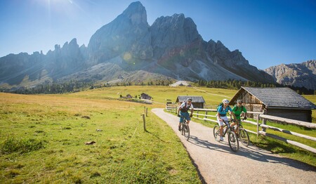 E-Biken im Villnösstal mit Geisler Spitzen und weiteren Alleinreisenden bei singlereisen.de